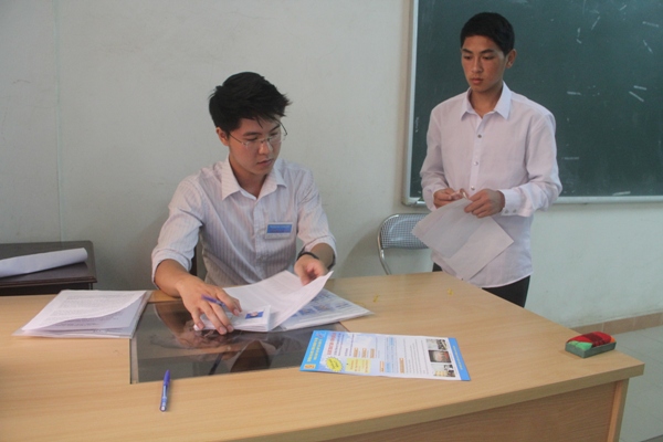 Hoàn thành thủ tục dự thi đợt 1 kỳ thi tuyển sinh đại học, cao đẳng 2013